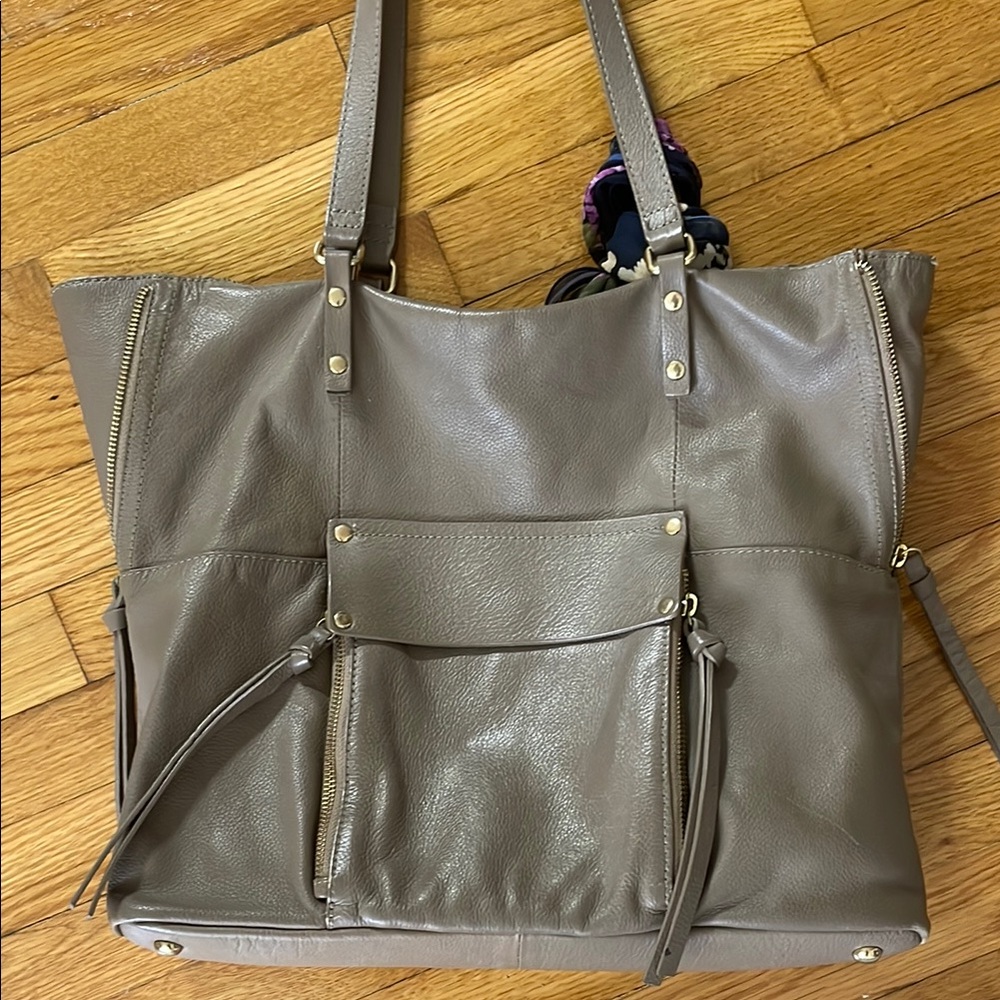 Tan Leather Tote Bag with Spacious Design and Structured Base